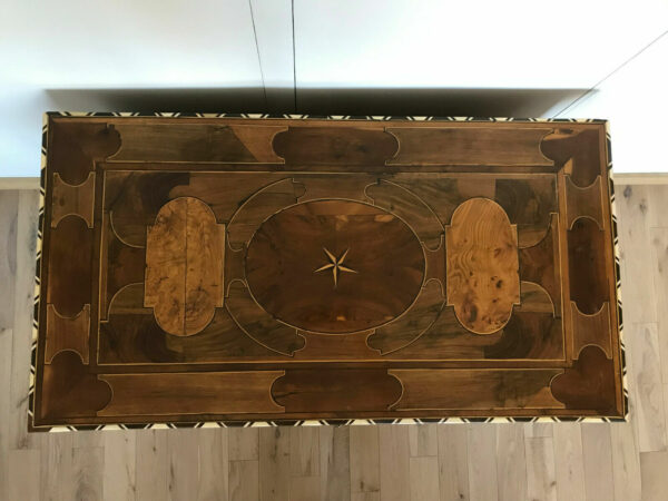 BUREAU MAZARIN MARQUETERIE NOYER XVIIEME – Image 3
