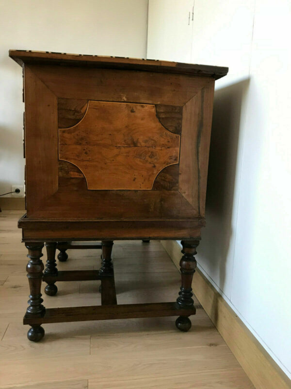 BUREAU MAZARIN MARQUETERIE NOYER XVIIEME – Image 4