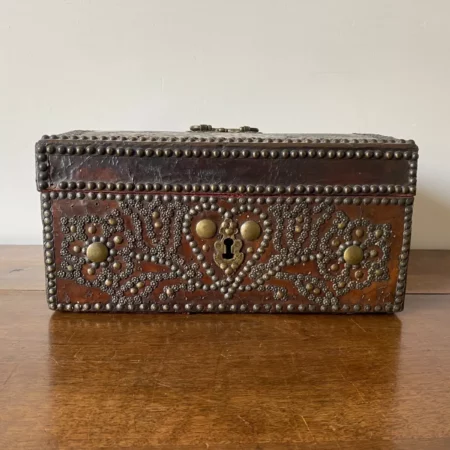 COFFRET BOIS GAINE CUIR FER FORGE XVIIEME