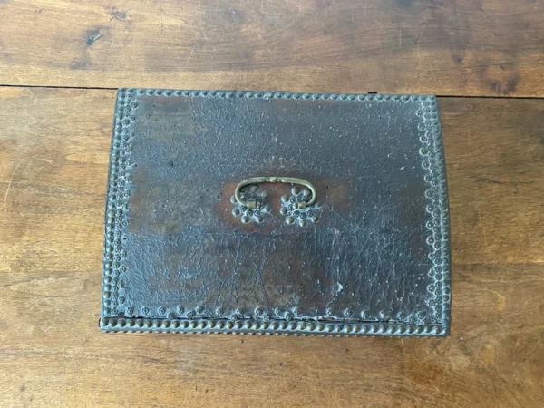 COFFRET BOIS GAINE CUIR FER FORGE XVIIEME – Image 7