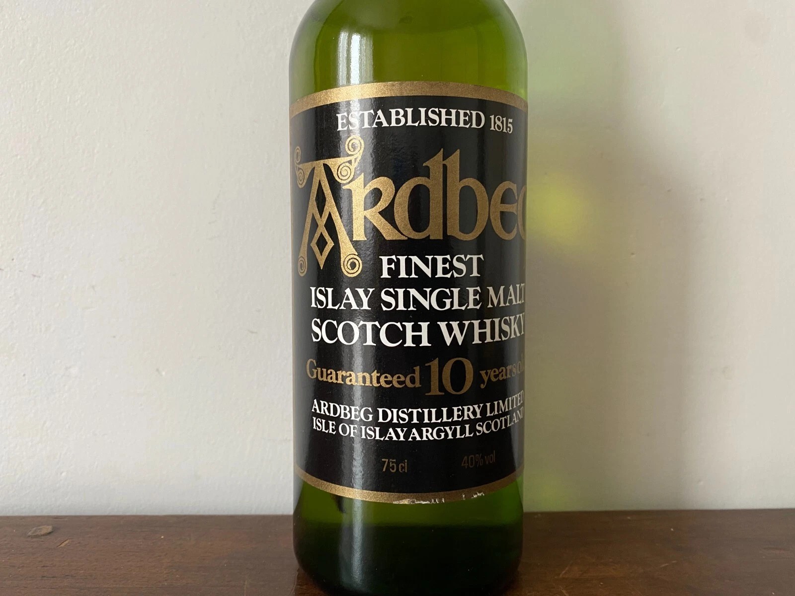 ARDBEG 10 ANS GREEN GLASS 60's 40% 75CL – Image 3